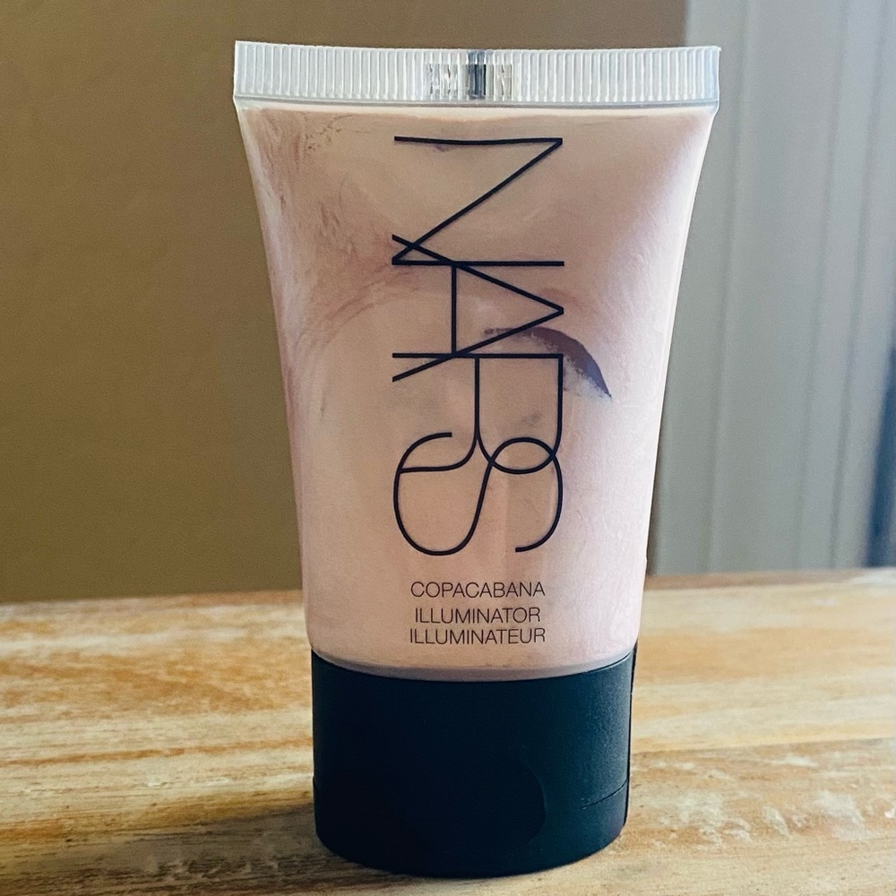 BRAND NEW WITHOUT BOX! NARS ILLUMINATOR IN COPACABANA. Liquid highlighter!